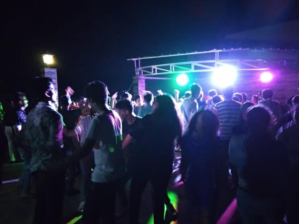 לנסדאון Blue Pine Resort מראה חיצוני תמונה