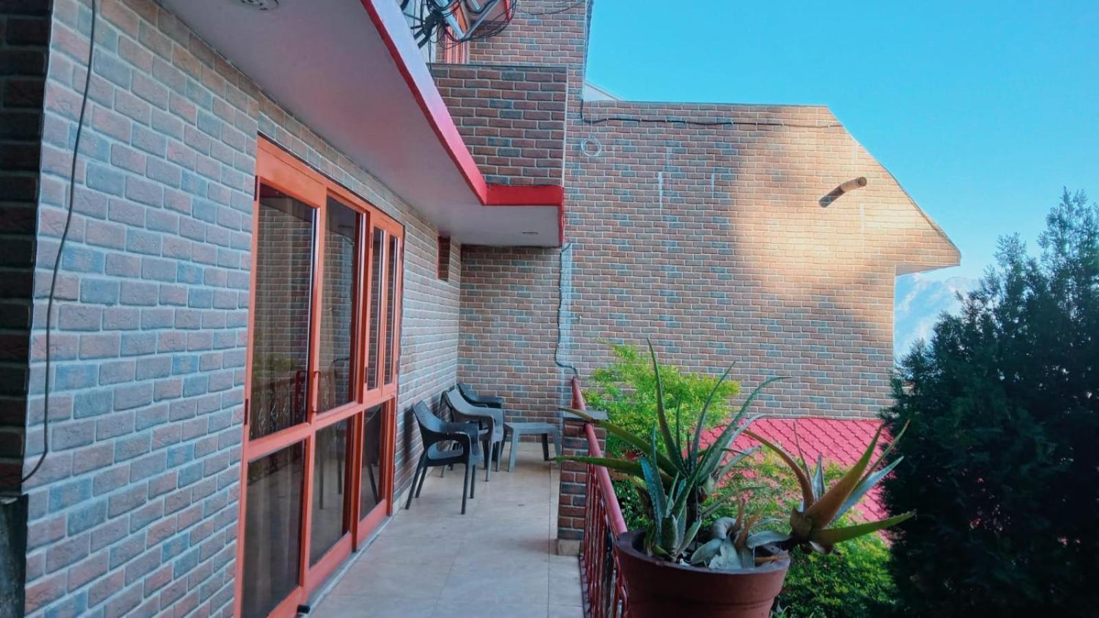 לנסדאון Blue Pine Resort מראה חיצוני תמונה