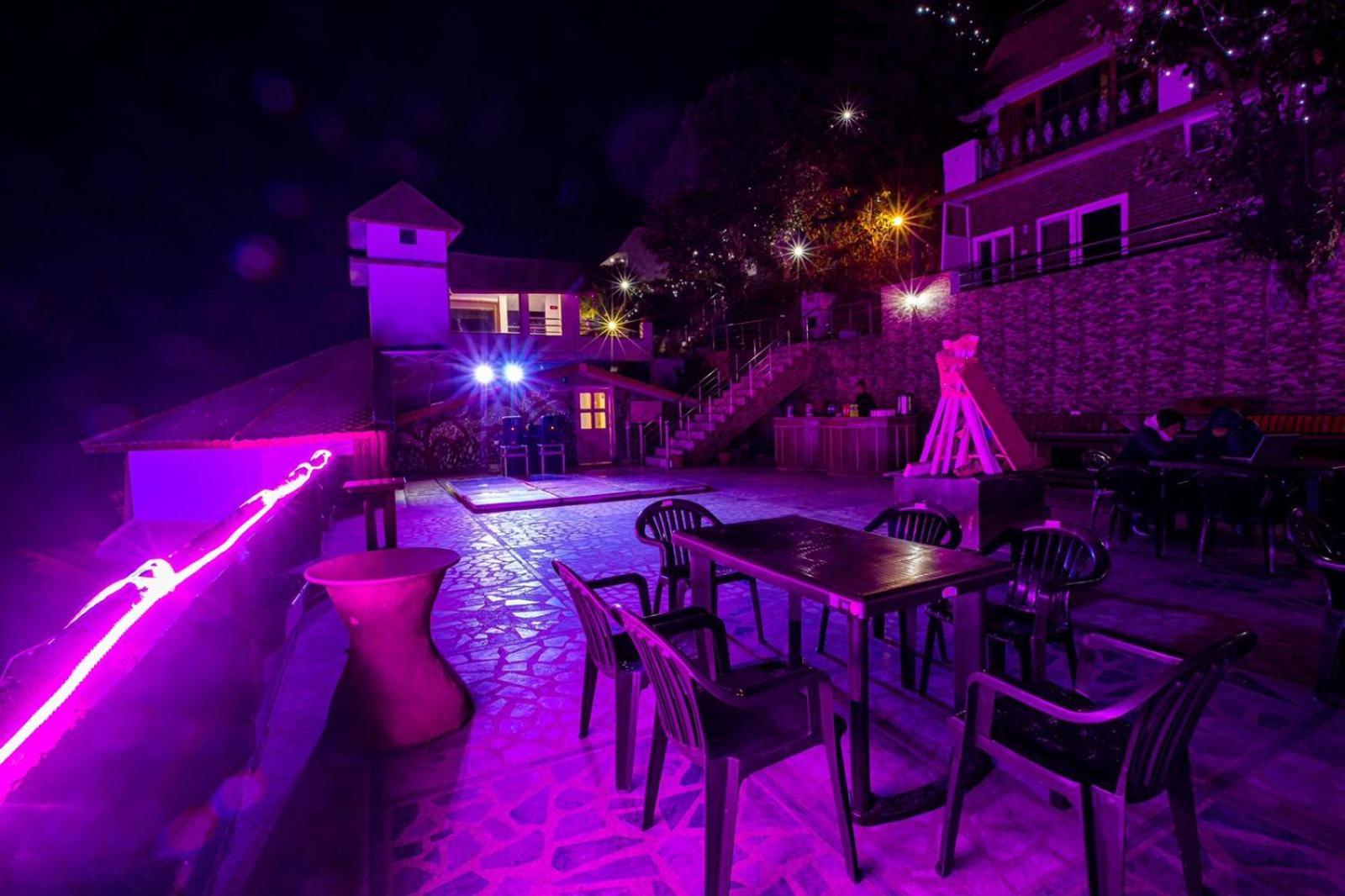 לנסדאון Blue Pine Resort מראה חיצוני תמונה