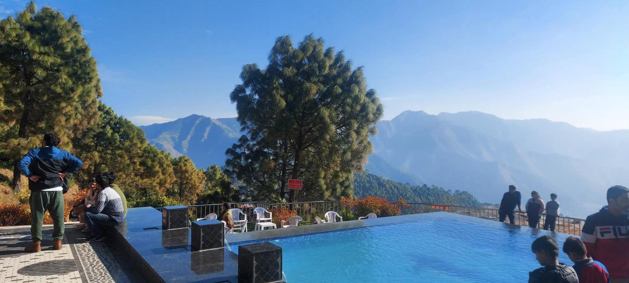 לנסדאון Blue Pine Resort מראה חיצוני תמונה